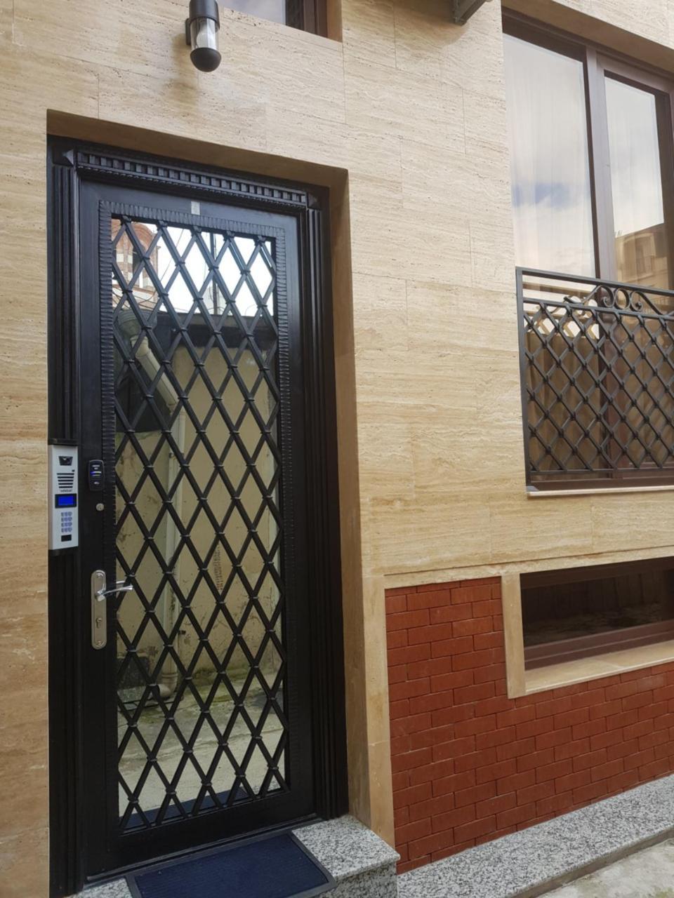 Piazza Batumi Guesthouse Екстер'єр фото
