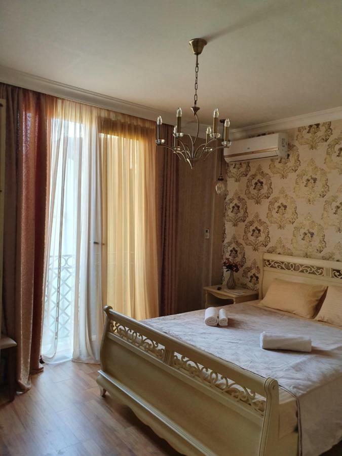 Piazza Batumi Guesthouse Екстер'єр фото